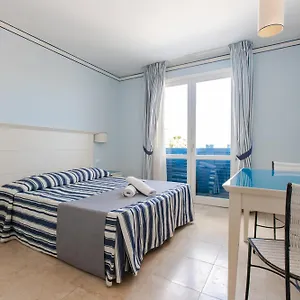 **** Aparthotel Villaggio Cala La Luna Italia